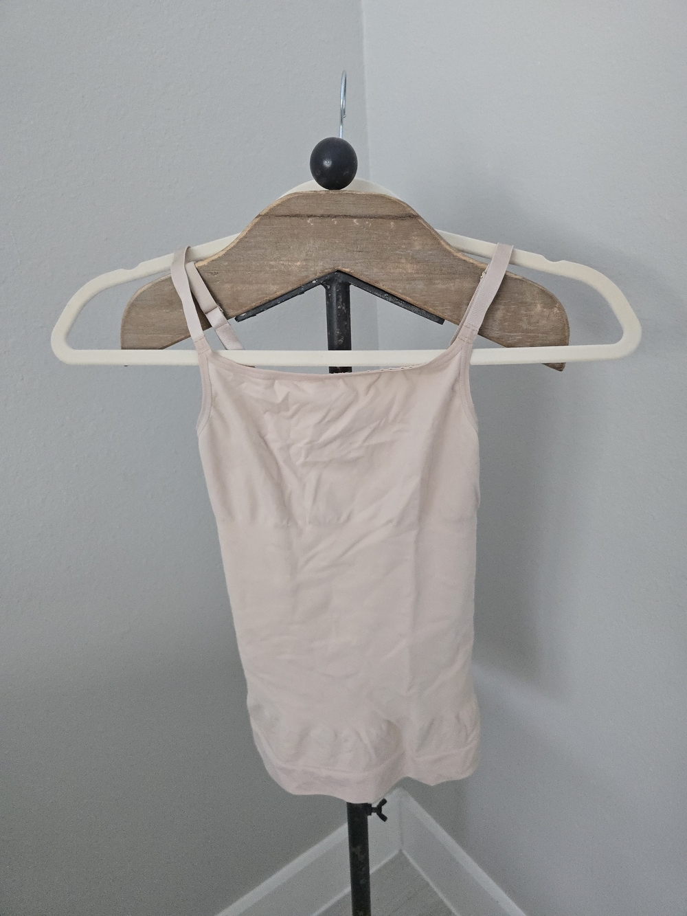 Love Your Assets By Sara Blakely Women’s Cami Tank Top Tan Nude Small Shapewear